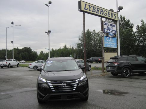 Used 2025 Nissan Rogue SV AWD/4WD image 1
