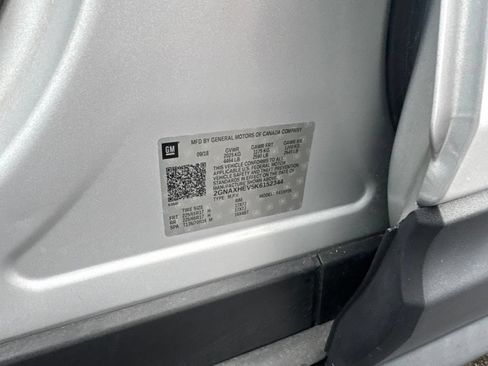 Used 2019 Chevrolet Equinox LS FWD image 24