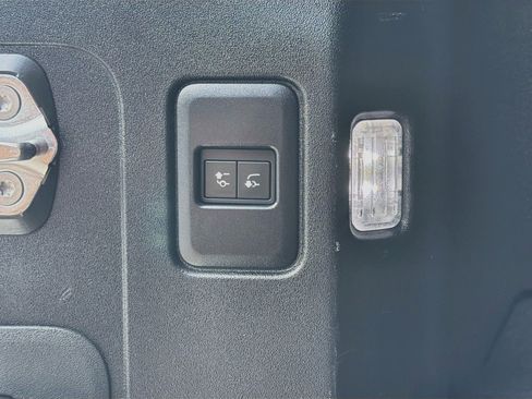 Used 2022 Land Rover Defender 110 S AWD/4WD image 47