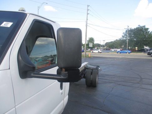 Used 2011 Ford E-450 and Econoline 450 Super Duty image 13