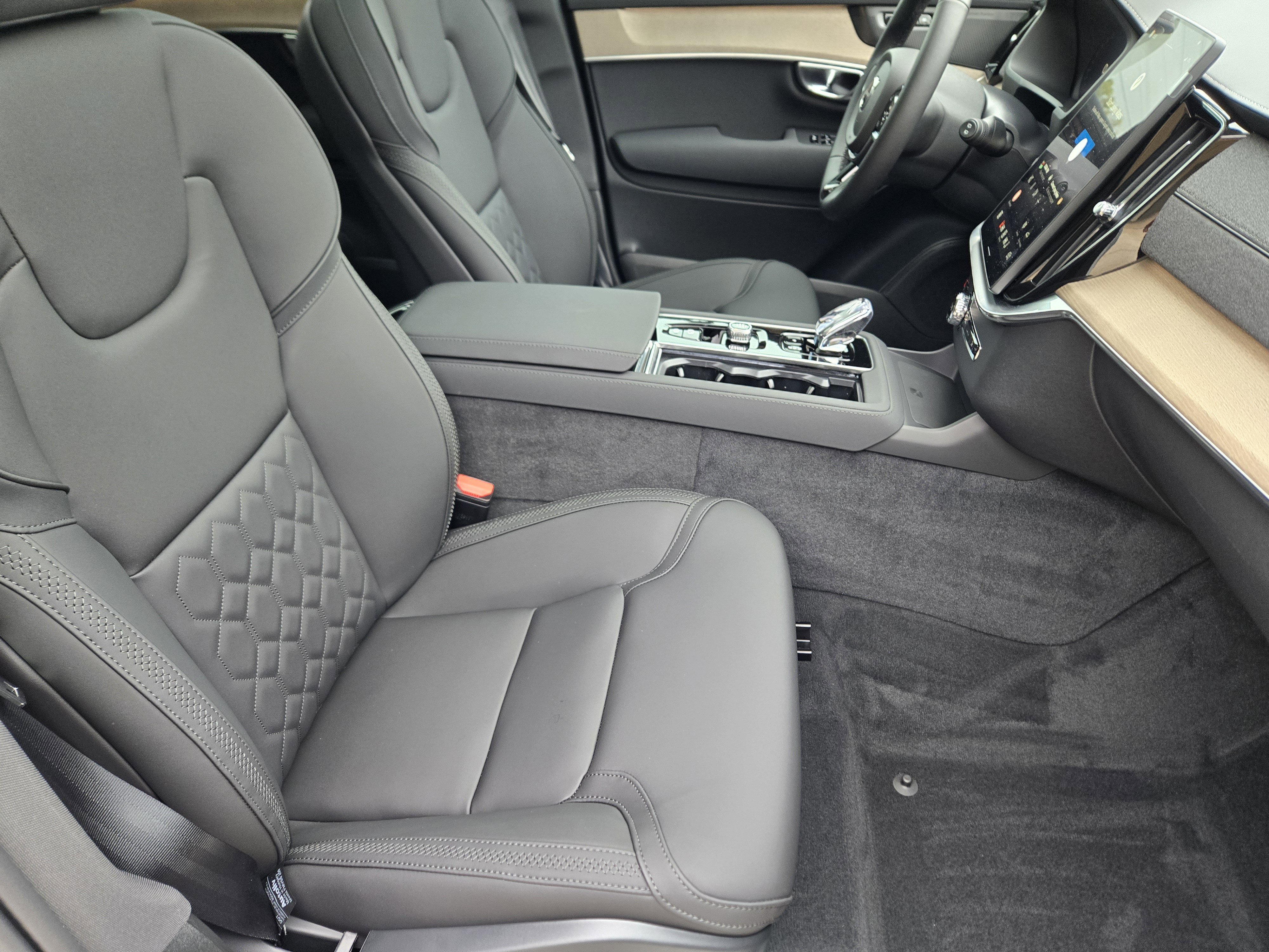 New 2026 Volvo XC90 T8 Plus w/ Protection Package Premier AWD/4WD image 11
