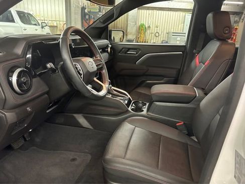 Used 2024 Chevrolet Colorado Z71 w/ Z71 Convenience Package 2 image 9