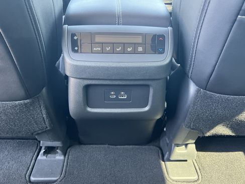 Used 2024 Nissan Pathfinder SL AWD/4WD image 19