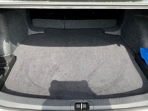 Used 2025 Toyota Corolla LE image 30