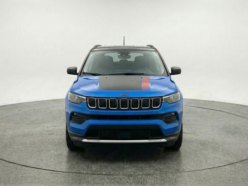 Used 2025 Jeep Compass Trailhawk AWD/4WD image 2