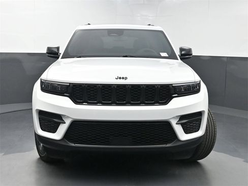 Used 2023 Jeep Grand Cherokee Altitude image 42