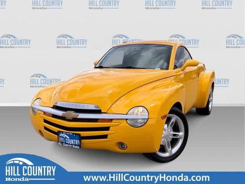 Used 2003 Chevrolet SSR w/ Preferred Equipment Group RWD image 1