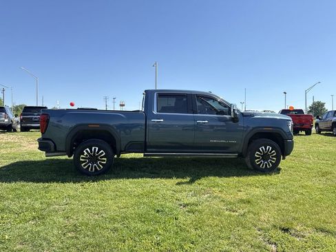 Used 2024 GMC Sierra 2500 Denali Ultimate w/ Max Trailering Package AWD/4WD image 14