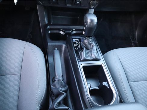 Used 2022 Toyota Tacoma SR image 22