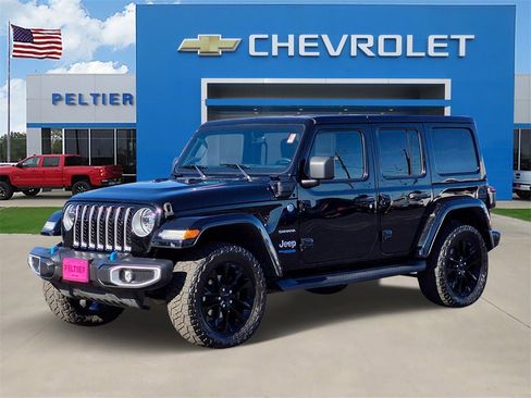 Used 2022 Jeep Wrangler Unlimited Sahara image 3