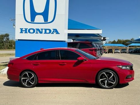 Used 2019 Honda Accord Sport image 2