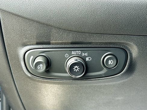 Used 2024 Chevrolet Equinox Premier FWD image 10