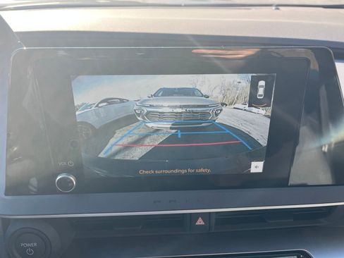 Used 2025 Toyota Prius LE image 17