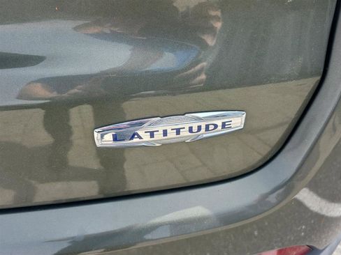 Used 2018 Jeep Compass Latitude w/ Popular Equipment Group image 12