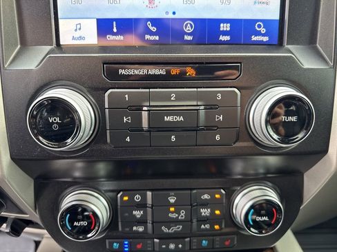 Used 2020 Ford F150 Lariat w/ Equipment Group 502A Luxury AWD/4WD image 45