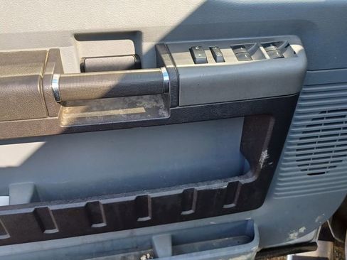 Used 2012 Ford F250 XLT w/ XLT Premium Pkg image 5