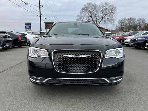 Used 2019 Chrysler 300 Limited image 2