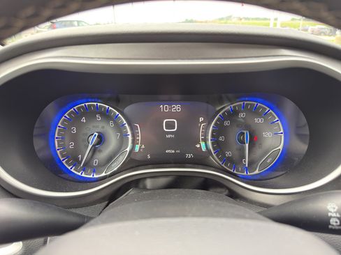 Used 2024 Chrysler Pacifica Touring-L FWD image 21