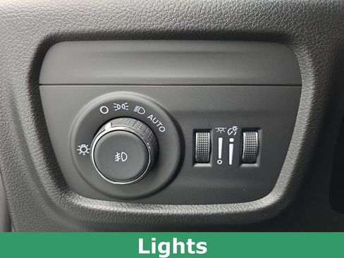 Used 2025 Jeep Grand Cherokee L Limited w/ Luxury Tech Group II image 22