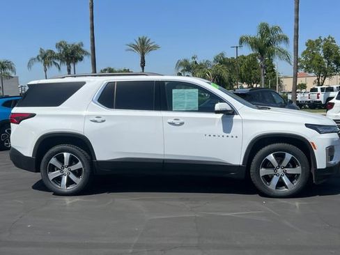 Used 2023 Chevrolet Traverse LT w/ LT Premium Package FWD image 3