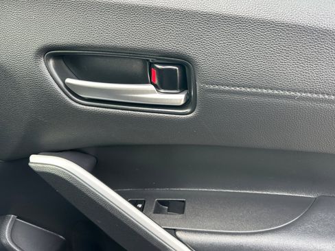 Used 2025 Toyota Corolla Cross XLE image 21