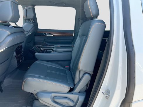 Used 2022 Jeep Grand Wagoneer Series II w/ Convenience Group III AWD/4WD image 24