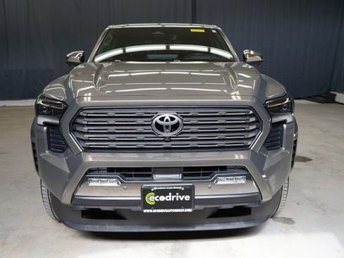 Used 2025 Toyota Tacoma Limited AWD/4WD image 2