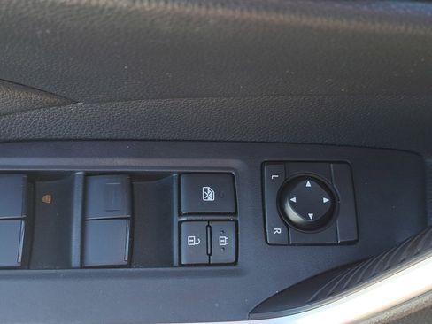 Used 2019 Toyota RAV4 LE image 14