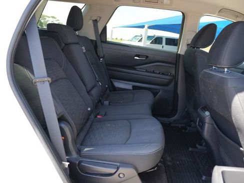 Used 2022 Nissan Pathfinder SV FWD image 23