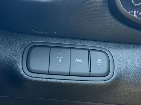 Used 2022 Hyundai Venue SE image 21