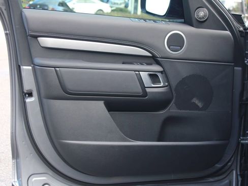 Certified 2025 Land Rover Discovery Dynamic SE image 13