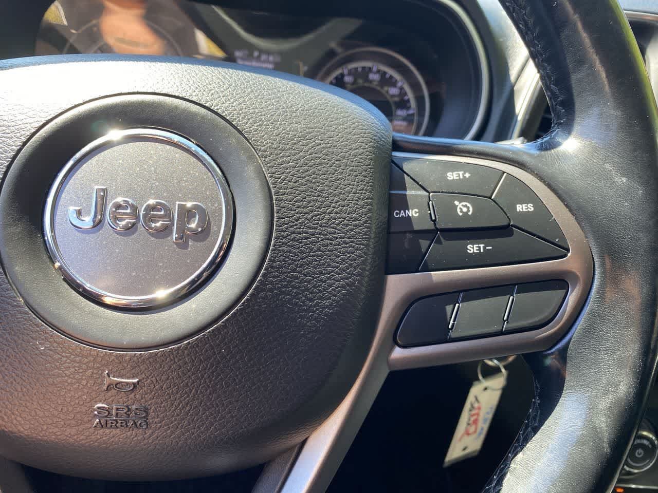 Used 2020 Jeep Cherokee Latitude w/ Cold Weather Group AWD/4WD image 21