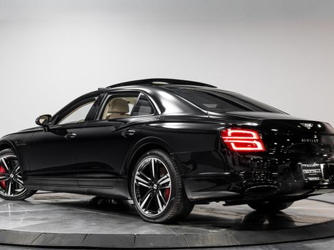 Used 2021 Bentley Flying Spur W12 image 54