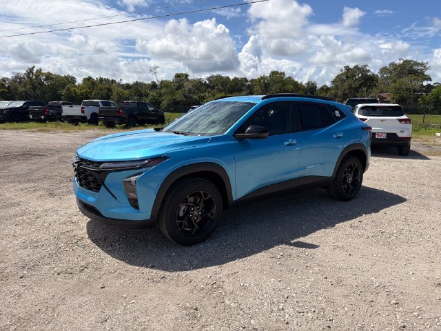 New 2026 Chevrolet Trax LT w/ Midnight Edition FWD image 2