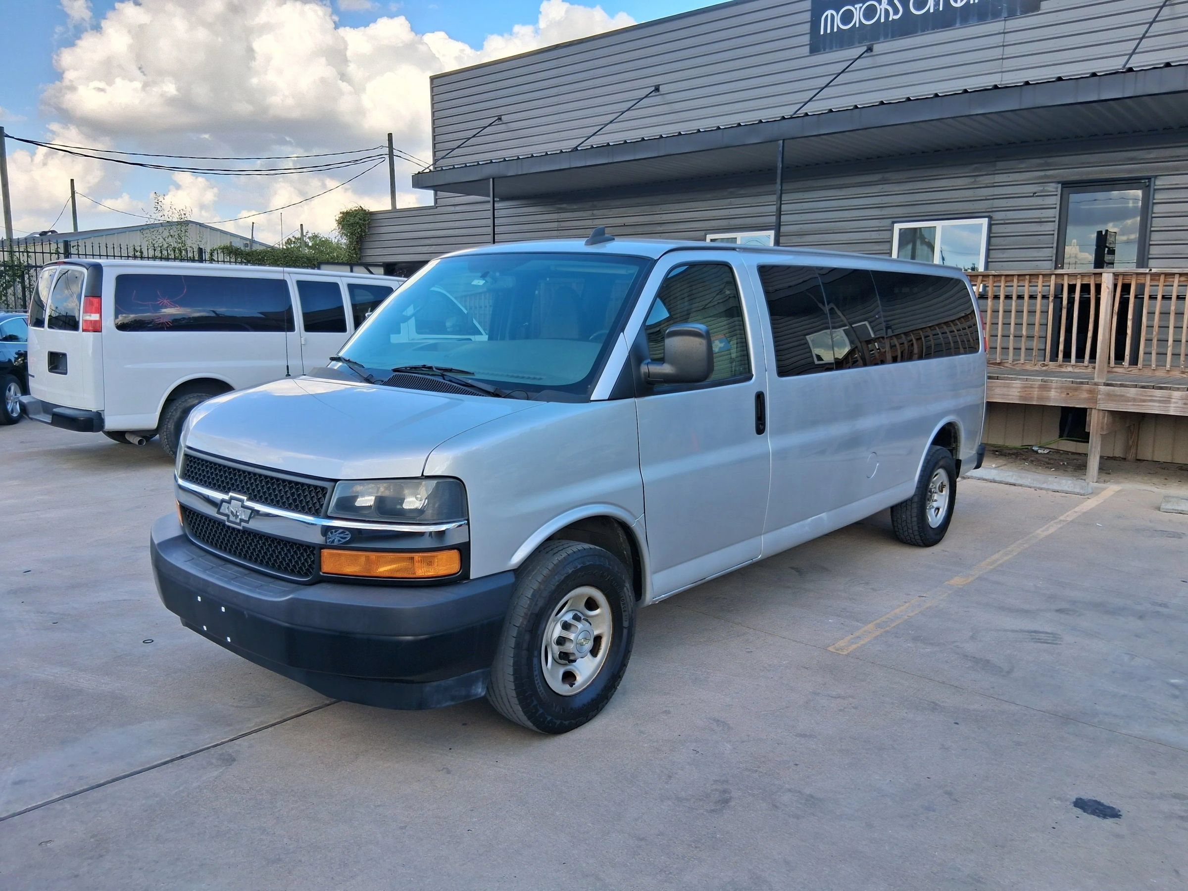 Used 2020 Chevrolet Express 3500 LS RWD image 1