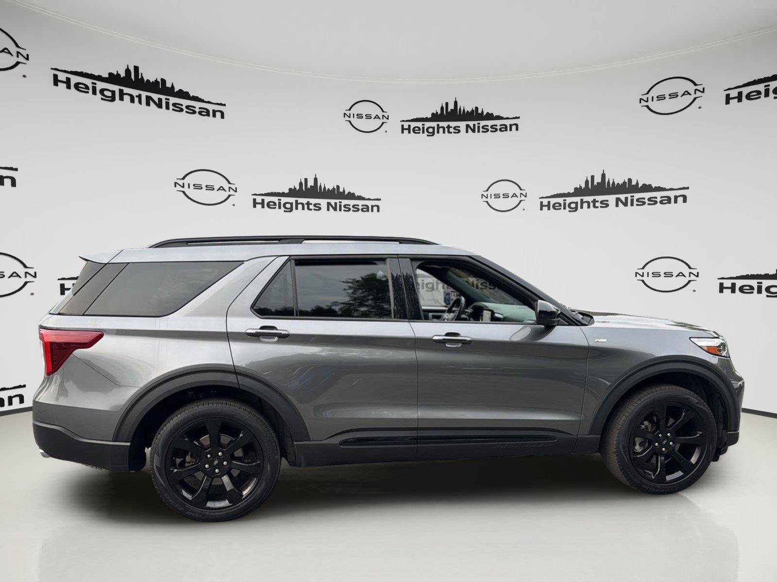 Used 2023 Ford Explorer ST-Line w/ Class IV Trailer Tow Package AWD/4WD image 9
