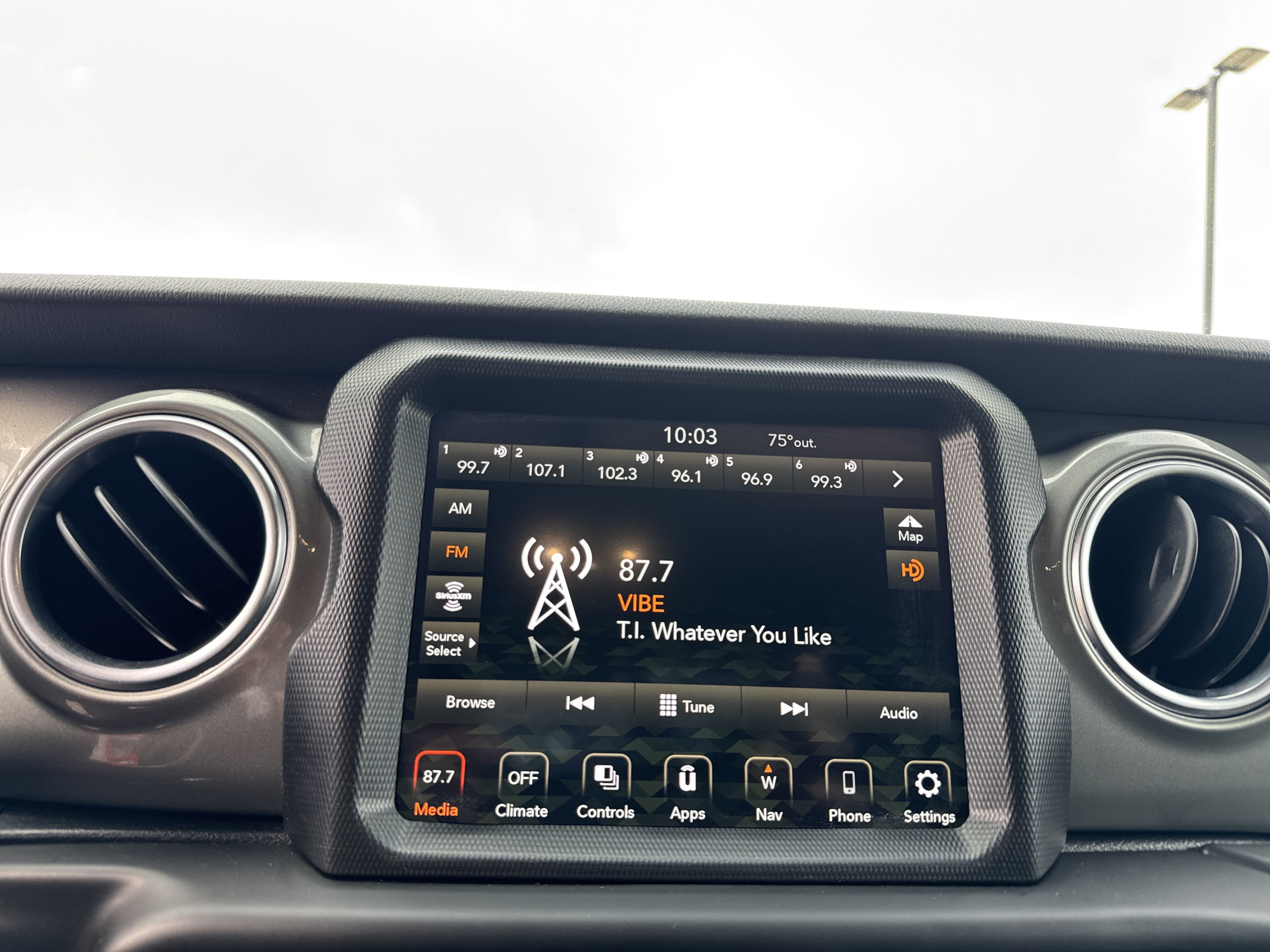 Used 2020 Jeep Wrangler Unlimited Sahara w/ Uconnect 4C Nav & Sound Group AWD/4WD image 22