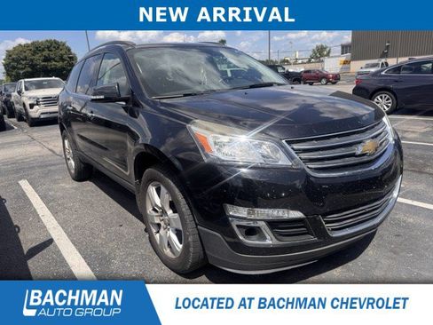 Used 2017 Chevrolet Traverse LT w/ Style and Technology Package FWD image 1