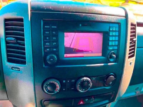 Used 2014 Freightliner Sprinter 3500 image 15