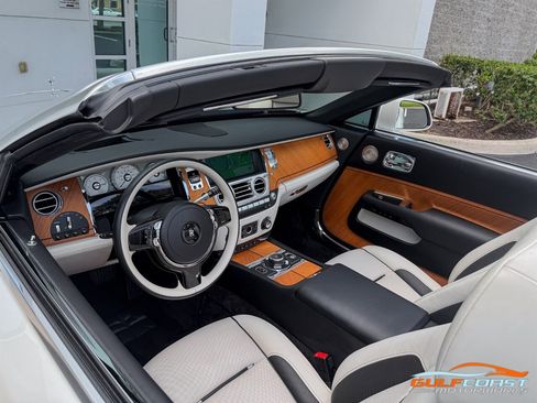Used 2017 Rolls-Royce Dawn RWD image 2