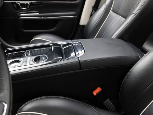 Used 2016 Jaguar XJ R-Sport RWD image 20