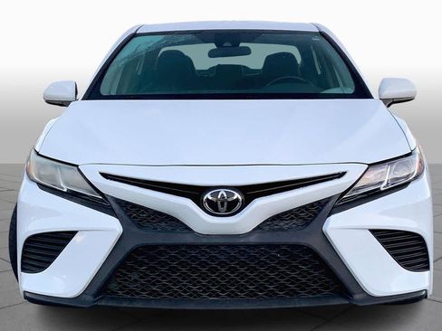Used 2019 Toyota Camry SE image 3