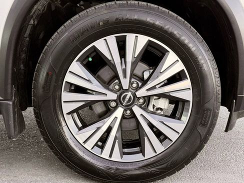 Used 2022 Nissan Rogue SV w/ SV Premium Package image 17