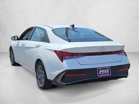 Certified 2024 Hyundai Elantra SEL FWD image 7
