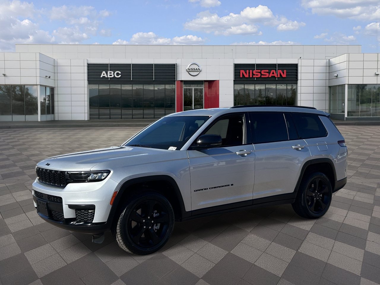Used 2022 Jeep Grand Cherokee L Laredo RWD image 1