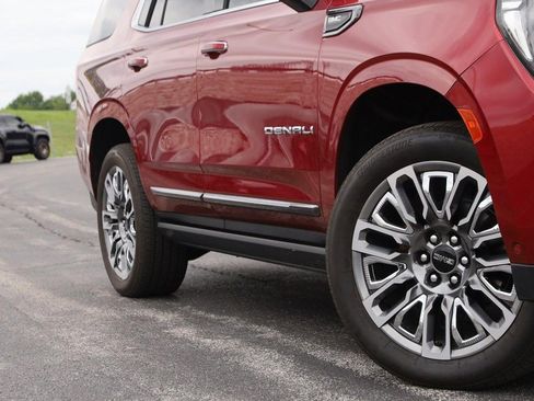 Used 2024 GMC Yukon Denali Ultimate AWD/4WD image 15