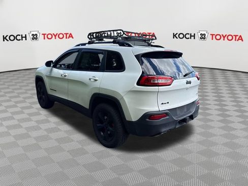 Used 2018 Jeep Cherokee Latitude w/ Altitude Package AWD/4WD image 6