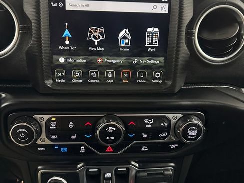 Used 2023 Jeep Wrangler Unlimited Sahara w/ Cold Weather Group AWD/4WD image 23