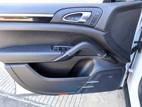 Used 2018 Porsche Cayenne Platinum Edition image 37