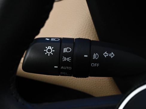 Used 2022 Toyota RAV4 XLE Premium image 38